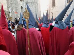 Setmana Santa 2017 a Girona. Sortida dels Manaies per lliurar el Pen&oacute;