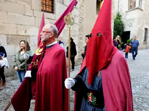 Setmana Santa 2017 a Girona. Sortida dels Manaies per lliurar el Pen&oacute;