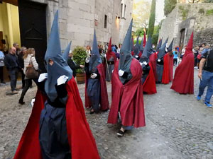 Setmana Santa 2017 a Girona. Sortida dels Manaies per lliurar el Pen&oacute;