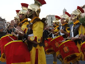 Setmana Santa 2017 a Girona. Sortida dels Manaies per lliurar el Pen&oacute;