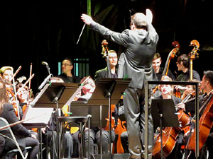 Festival Strenes 2017. Concert Tossudament Llach a les escales de la Catedral