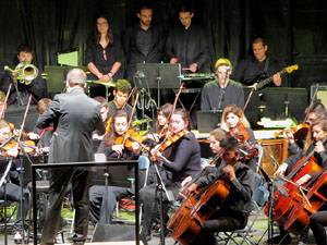 Festival Strenes 2017. Concert Tossudament Llach a les escales de la Catedral