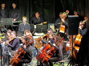 Festival Strenes 2017. Concert Tossudament Llach a les escales de la Catedral