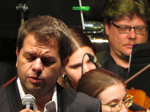 Festival Strenes 2017. Concert Tossudament Llach a les escales de la Catedral