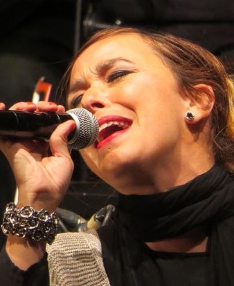 Beth Rodergas durant l'actuaci&oacute;