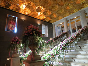 Temps de Flors 2017. Instal&middot;lacions i muntatges florals a l'Ajuntament de Girona i el Teatre Municipal