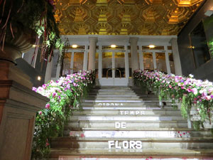 Temps de Flors 2017. Instal&middot;lacions i muntatges florals a l'Ajuntament de Girona i el Teatre Municipal