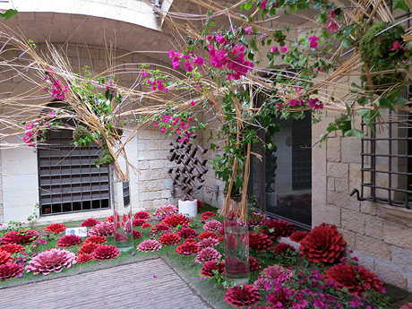 Temps de Flors 2017. Muntatges florals al espais de Caixaf&ograve;rum, a l'edifici de la Fontana d'Or
