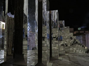 Temps de Flors 2017. Instal&middot;laci&oacute; 'Codi Petri' a les escales de la Catedral