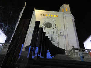 Temps de Flors 2017. Instal&middot;laci&oacute; 'Codi Petri' a les escales de la Catedral