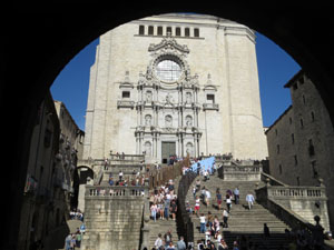 Temps de Flors 2017. Instal&middot;laci&oacute; 'Codi Petri' a les escales de la Catedral