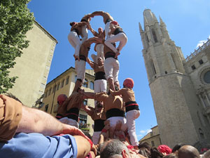 Temps de Flors 2017. Diada Castellera a la pla&ccedil;a de Sant Feliu amb els Marrecs de Salt, els Xics de Granollers, i els Xiquets de Reus