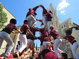 Temps de Flors 2017. Diada Castellera a la pla&ccedil;a de Sant Feliu amb els Marrecs de Salt, els Xics de Granollers, i els Xiquets de Reus