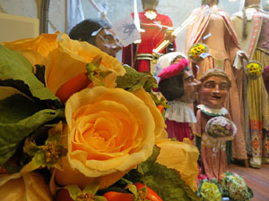 Temps de Flors 2017. Instal&middot;laci&oacute; 'Vint anys de festa, vint anys de rams' a l'entrada del Museu d'Hist&ograve;ria
