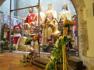 Temps de Flors 2017. Instal&middot;laci&oacute; 'Vint anys de festa, vint anys de rams' a l'entrada del Museu d'Hist&ograve;ria