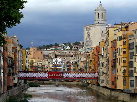 Temps de Flors 2017. Instal&middot;laci&oacute; Espiem Girona al Pont de les Peixateries Velles