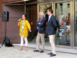 Temps de Flors 2017. Presentaci&oacute; del llibre de Lara Pujol a la pla&ccedil;a del Pallol