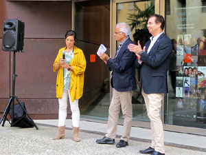 Temps de Flors 2017. Presentaci&oacute; del llibre de Lara Pujol a la pla&ccedil;a del Pallol