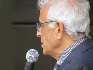 Temps de Flors 2017. Presentaci&oacute; del llibre de Lara Pujol a la pla&ccedil;a del Pallol
