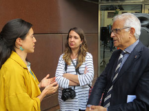 Temps de Flors 2017. Presentaci&oacute; del llibre de Lara Pujol a la pla&ccedil;a del Pallol