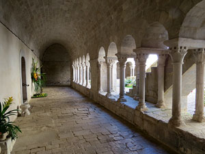 Temps de Flors 2017. Instal&middot;lacions i decoracions florals al claustre rom&agrave;nic del monestir de Sant Daniel