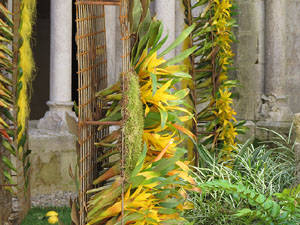 Temps de Flors 2017. Instal&middot;lacions i decoracions florals al claustre rom&agrave;nic del monestir de Sant Daniel