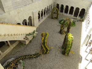 Temps de Flors 2017. Instal&middot;lacions i decoracions florals al claustre rom&agrave;nic del monestir de Sant Daniel