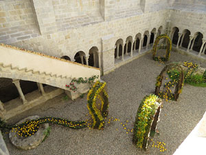 Temps de Flors 2017. Instal&middot;lacions i decoracions florals al claustre rom&agrave;nic del monestir de Sant Daniel
