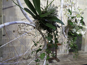 Temps de Flors 2017. Decoracions florals a l'interior de la nau g&ograve;tica de Sant Feliu