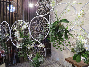 Temps de Flors 2017. Decoracions florals a l'interior de la nau g&ograve;tica de Sant Feliu