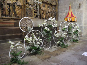 Temps de Flors 2017. Decoracions florals a l'interior de la nau g&ograve;tica de Sant Feliu