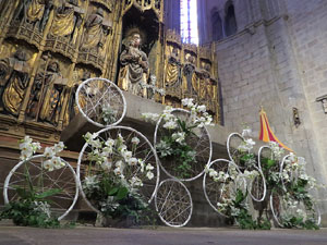 Temps de Flors 2017. Decoracions florals a l'interior de la nau g&ograve;tica de Sant Feliu