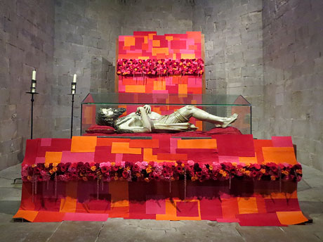 Temps de Flors 2017. Decoracions florals a l'interior de la nau g&ograve;tica de Sant Feliu