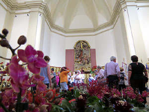 Temps de Flors 2017. Decoracions florals a l'esgl&eacute;sia de Sant Lluc, el Castrum dels Manaies de Girona