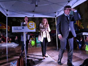 Acte de campanya pel S&Iacute; amb el President Carles Puigdemont a la pla&ccedil;a de la Independ&egrave;ncia