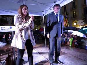 Acte de campanya pel S&Iacute; amb el President Carles Puigdemont a la pla&ccedil;a de la Independ&egrave;ncia