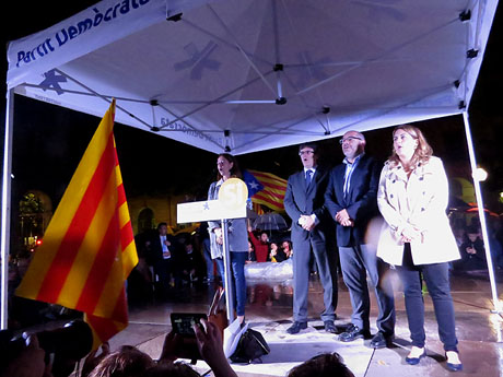 Acte de campanya pel S&Iacute; amb el President Carles Puigdemont a la pla&ccedil;a de la Independ&egrave;ncia