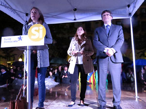 Acte de campanya pel S&Iacute; amb el President Carles Puigdemont a la pla&ccedil;a de la Independ&egrave;ncia