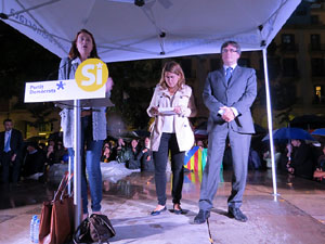 Acte de campanya pel S&Iacute; amb el President Carles Puigdemont a la pla&ccedil;a de la Independ&egrave;ncia