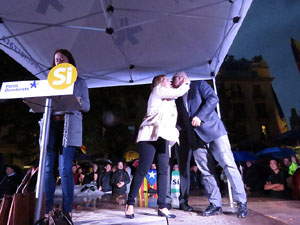 Acte de campanya pel S&Iacute; amb el President Carles Puigdemont a la pla&ccedil;a de la Independ&egrave;ncia