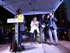 Acte de campanya pel S&Iacute; amb el President Carles Puigdemont a la pla&ccedil;a de la Independ&egrave;ncia