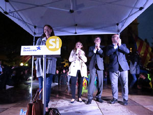 Acte de campanya pel S&Iacute; amb el President Carles Puigdemont a la pla&ccedil;a de la Independ&egrave;ncia