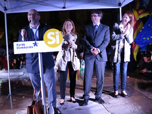 Acte de campanya pel S&Iacute; amb el President Carles Puigdemont a la pla&ccedil;a de la Independ&egrave;ncia