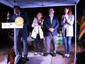 Acte de campanya pel S&Iacute; amb el President Carles Puigdemont a la pla&ccedil;a de la Independ&egrave;ncia