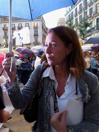 L'alcaldessa de Girona, Marta Madrenas, a la seva arribada a la pla&ccedil;a de la Independ&egrave;ncia