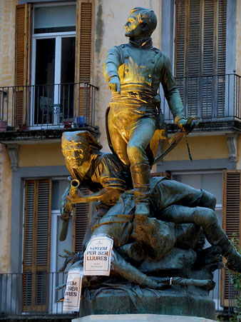 Monument als defensors de Girona durant la Guerra del Franc&egrave;s a la pla&ccedil;a de la Independ&egrave;ncia