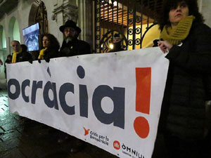 Aprovaci&oacute; oficial del canvi de nom de la pla&ccedil;a de la Constituci&oacute; per pla&ccedil;a de l'1 d'octubre de 2017