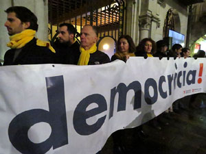 Aprovaci&oacute; oficial del canvi de nom de la pla&ccedil;a de la Constituci&oacute; per pla&ccedil;a de l'1 d'octubre de 2017