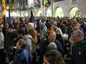 Concentraci&oacute; per la llibertat dels presos pol&iacute;tics a la pla&ccedil;a del Vi