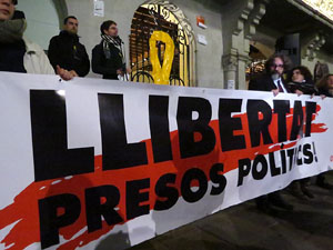 Concentraci&oacute; per la llibertat dels presos pol&iacute;tics a la pla&ccedil;a del Vi
